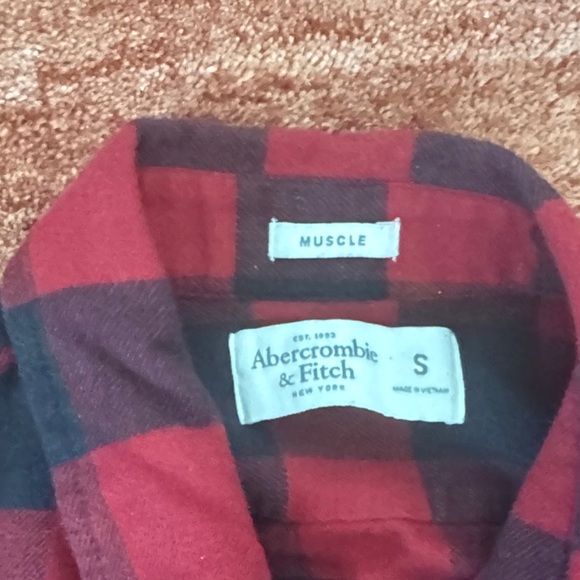 Abercrombie & Fitch Red and Black Casual Button Down Shirt - Picture 2 of 6